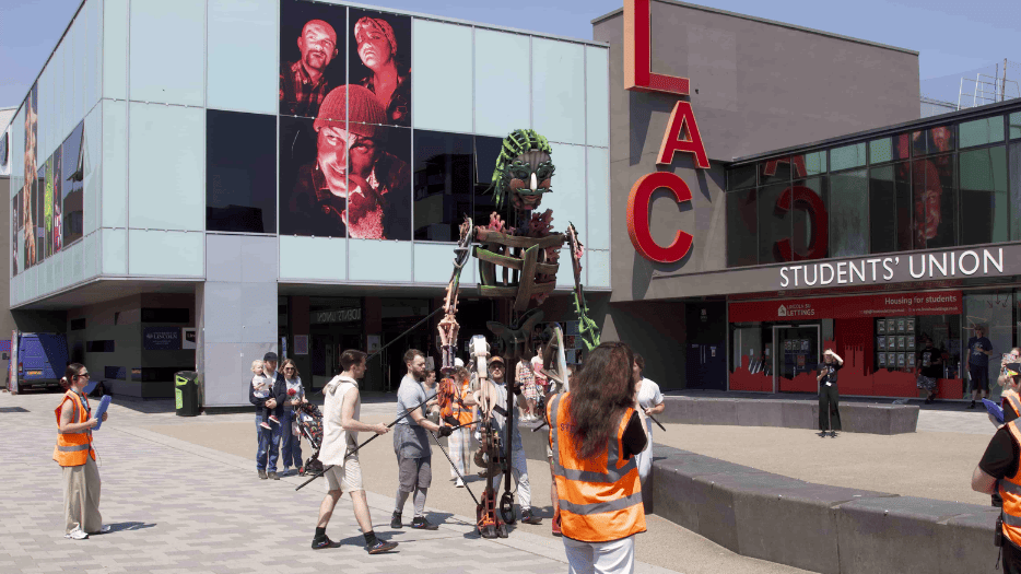 Hoạt động sinh viên tại trường Lincoln, Anh Quốc